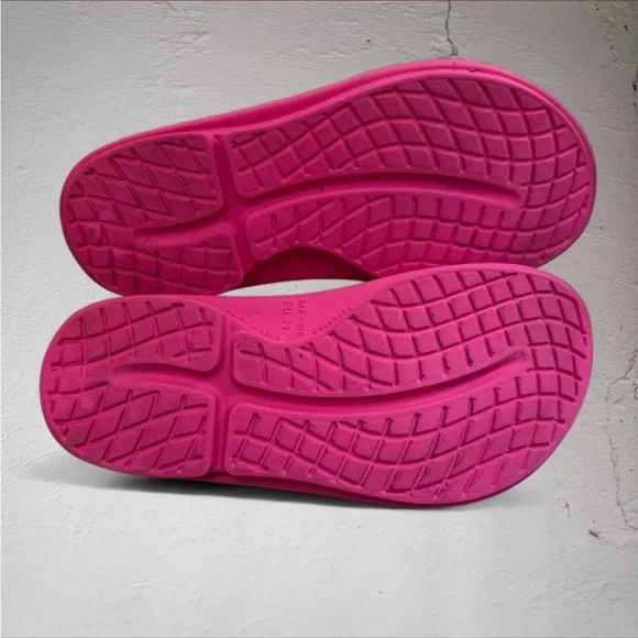 Oofos Hot Pink Slide Sandals Flip Flops - Picture 3 of 4